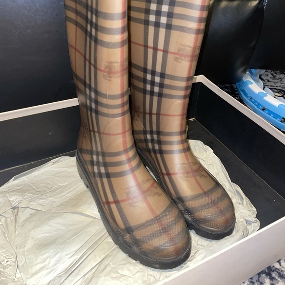 woman’s Burberry rain boots size 6 1/2 - Picture 1 of 8